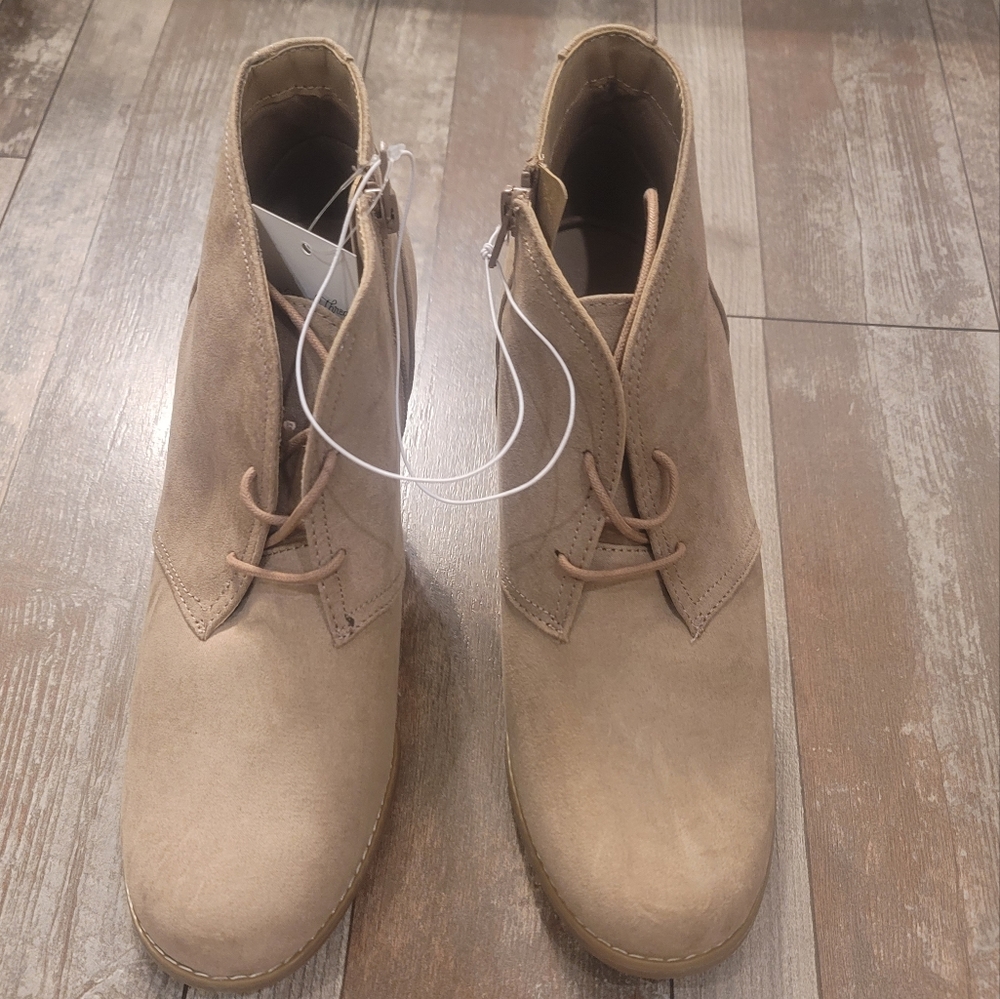 NWB! Universal Threads Taupe Ankle Booties 12 - Picture 5 of 7